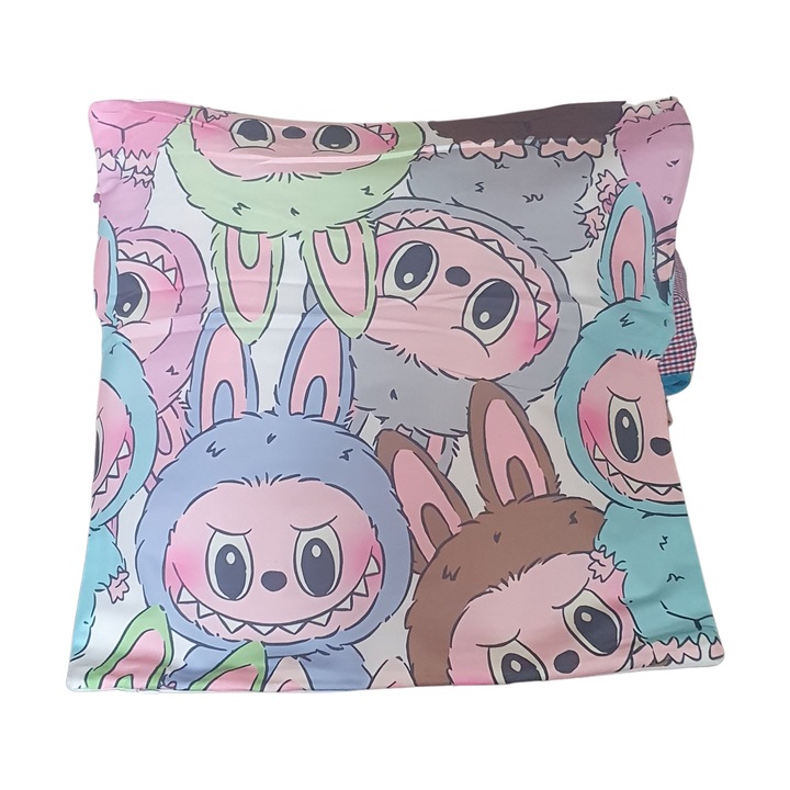 Perna decorativa pentru copii cu imprimeu Labubu, 45x45cm, multicolor, material moale, ideala cadou copii