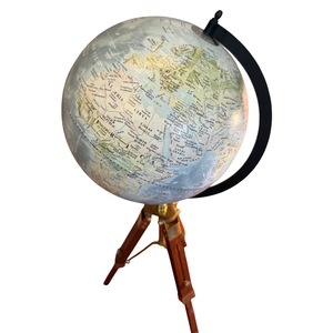 Harti de perete si globuri pamantesti