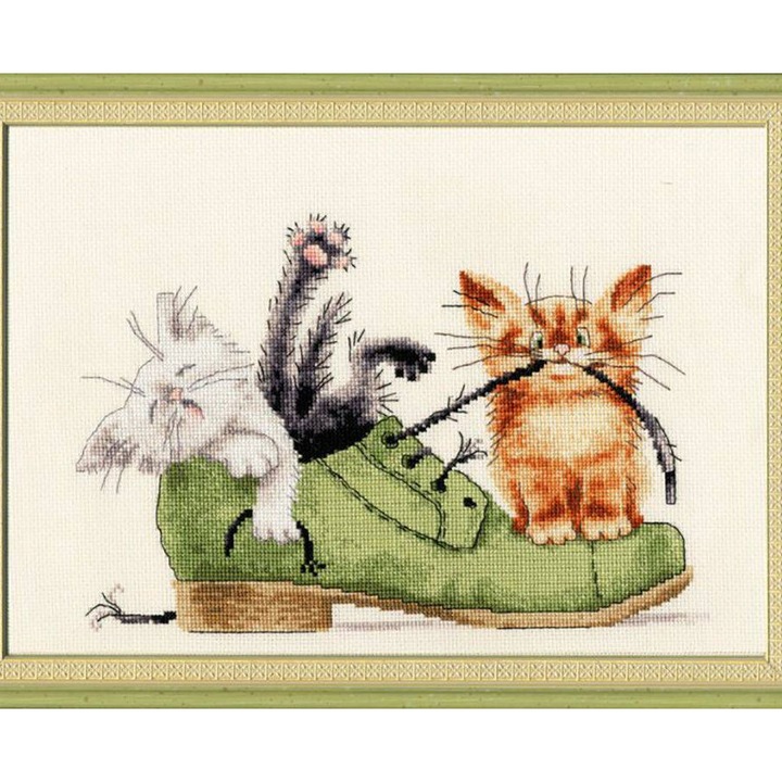 Set de brodat in cruciulita Golden Fleece "Pisicute in pantof" 24x17 cm