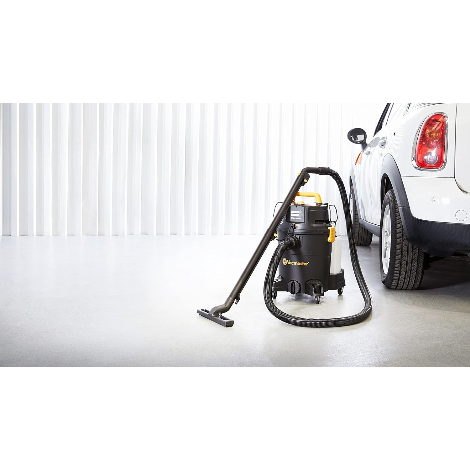 Aspirator Vacmaster, 1300 W, 23 L, pentru apă și praf, filtrare HEPA, accesorii incluse