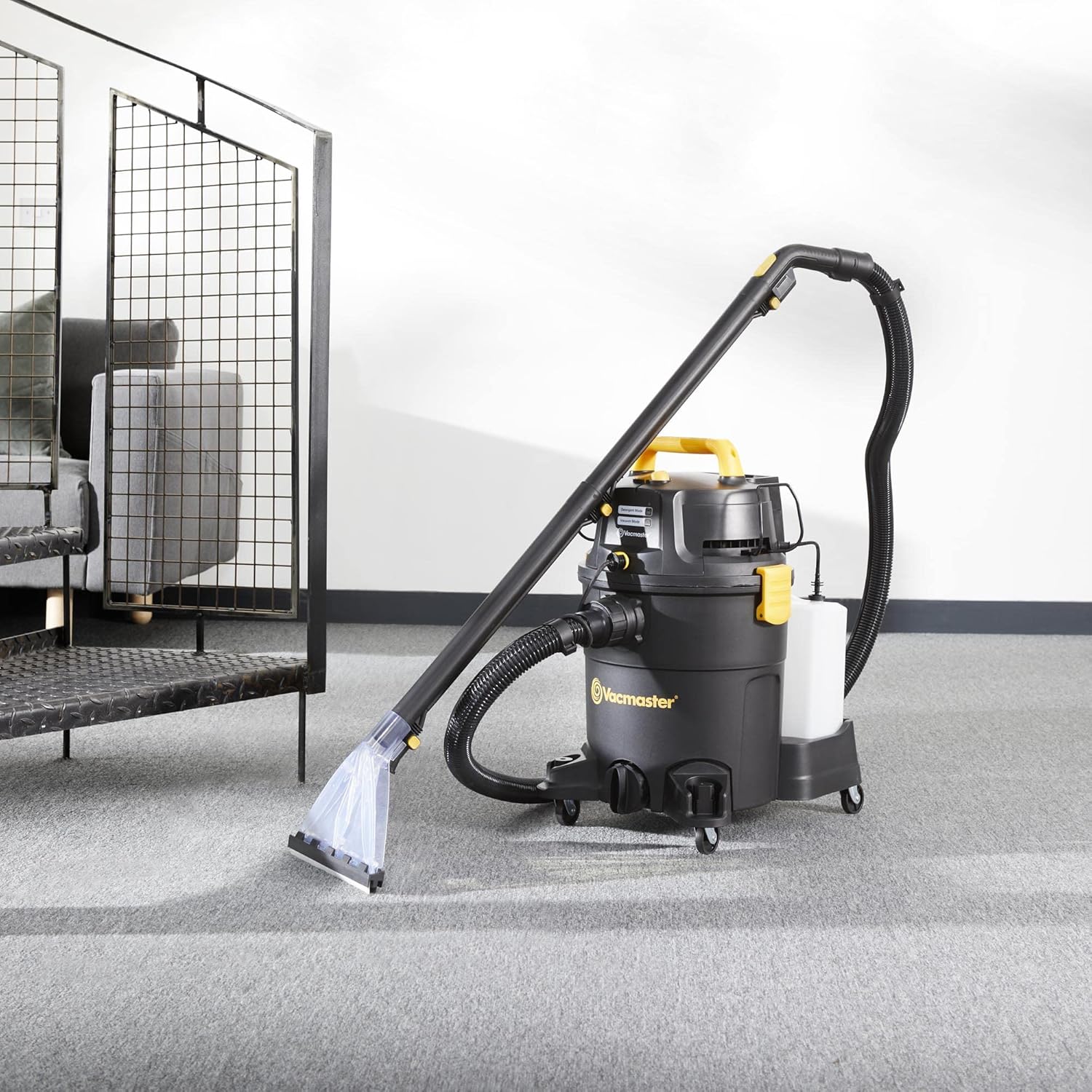 Aspirator Vacmaster, 1300 W, 23 L, pentru apă și praf, filtrare HEPA, accesorii incluse