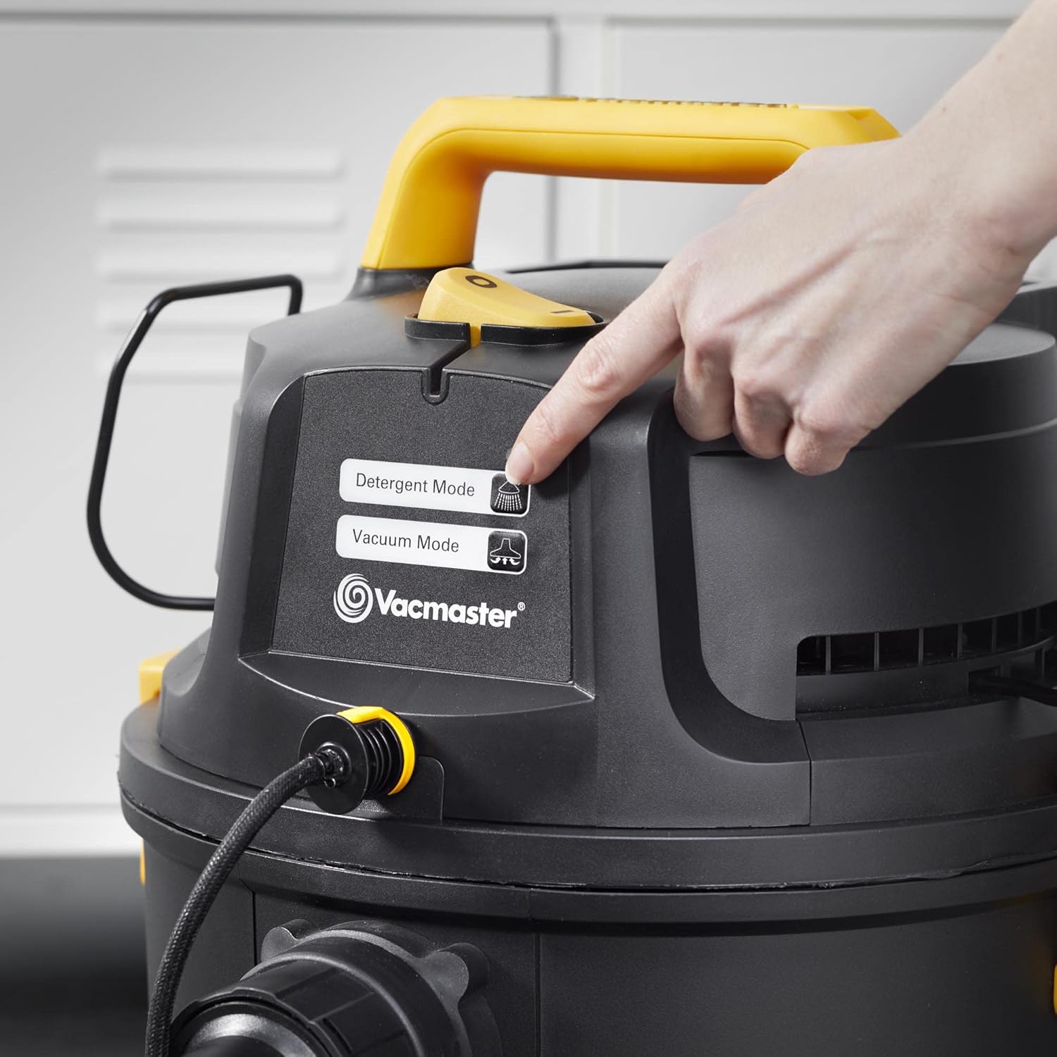 Aspirator Vacmaster, 1300 W, 23 L, pentru apă și praf, filtrare HEPA, accesorii incluse
