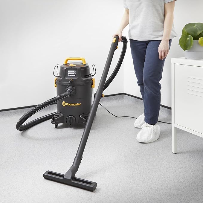 Aspirator Vacmaster, 1300 W, 23 L, pentru apă și praf, filtrare HEPA, accesorii incluse