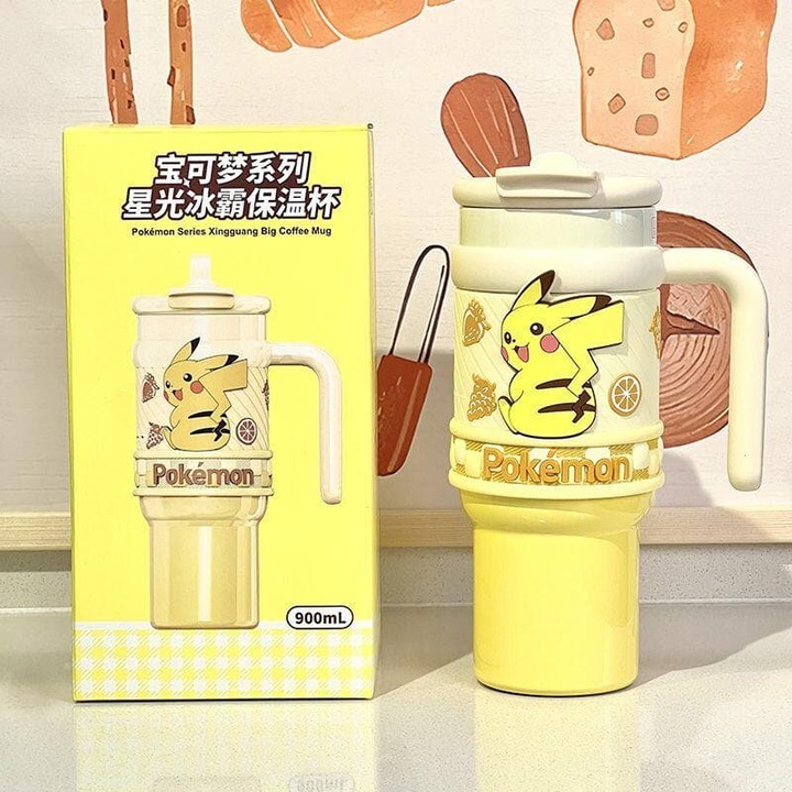 Termos Pokemon Pikachu, 900 ml, Izolare Termica 6h, Cu Stut Tip Pai si Maner, Copii si Studenti