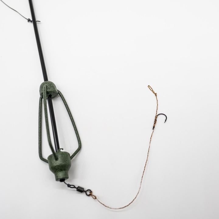 Montura cu feeder pentru pescuitul la crap