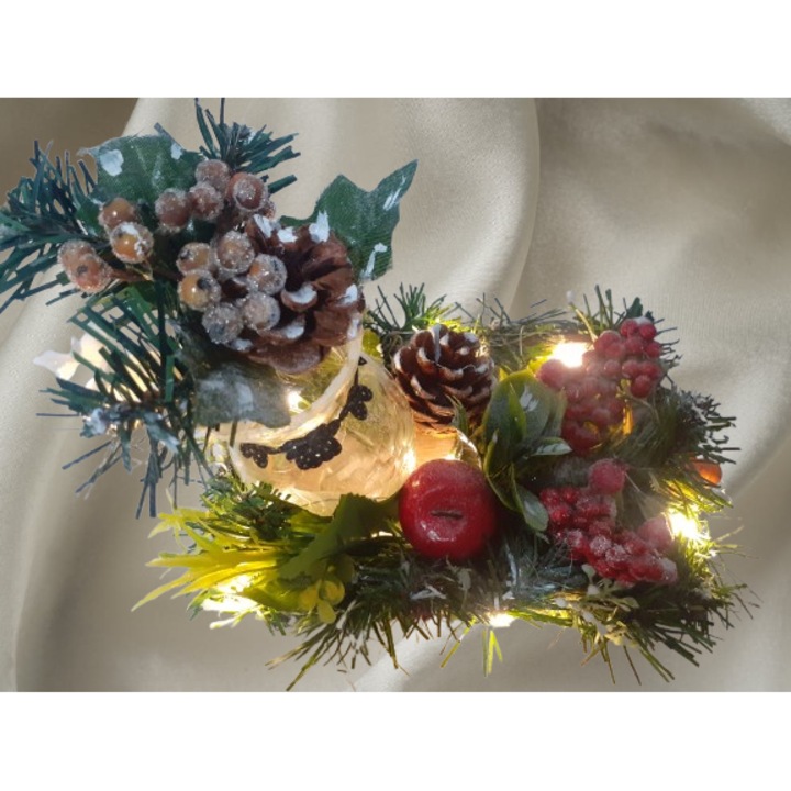 Aranjament de Craciun handmade cu lumini LED calde, conuri de brad, verde/roșu/lemn