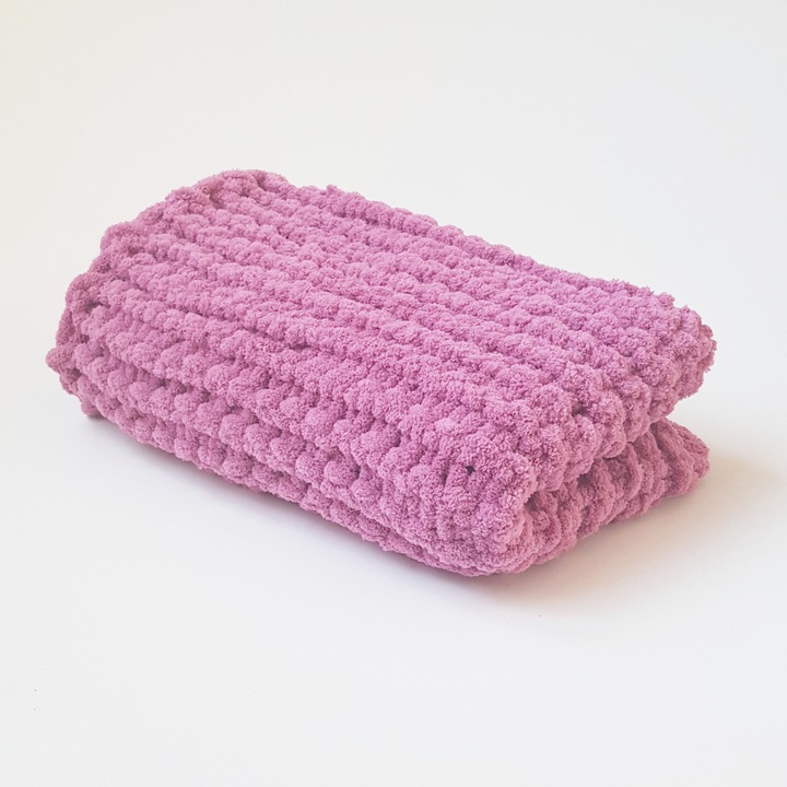 Patura pentru caini si pisici, Blanosic, Lucrata manual, Trandafirie, 70 x 70 cm