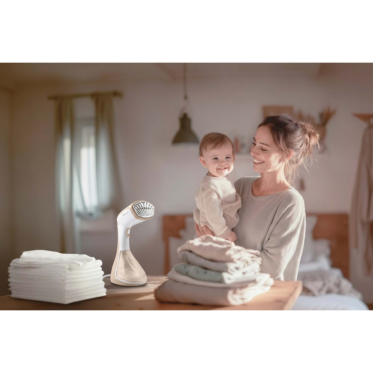 Aparat de calcat vertical cu abur, iesire de abur cu o putere de 26 g/min, recipient 230 ml, atasament pentru perie, 1600 W, 220 - 240 V, alb si maro