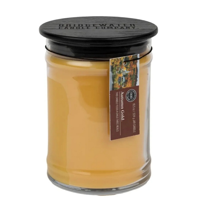 Ароматна свещ Bridgewater Candle Autumn Gold, 524g, аромати на ябълка и кардамон, основа от сандалово дърво, жълта
