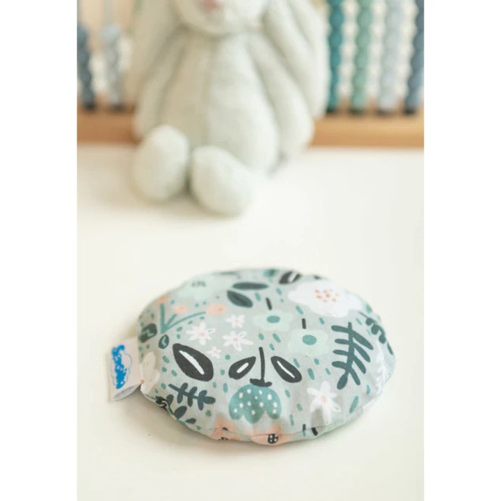 Възглавница Caretero от черешови костилки, 100% памук, подходяща за охлаждане и загряване, цвят 0/2