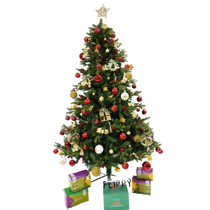 Set brad artificial de Craciun si elemente decorative, decorat cu conuri pin rosii, inaltime 210 cm, diametru 137 cm, 1172 ramuri, Leski, verde, suport metalic inclus