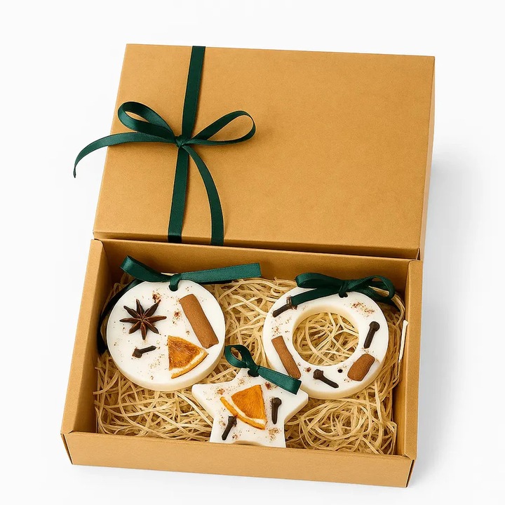 Set cadou Craciun – 3 odorizante dulap din ceara de soia, forme festive, Christmas Tree – Brad & Eucalipt
