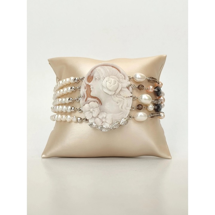 Bratara Noble din perle albe, cuart fumuriu si camee