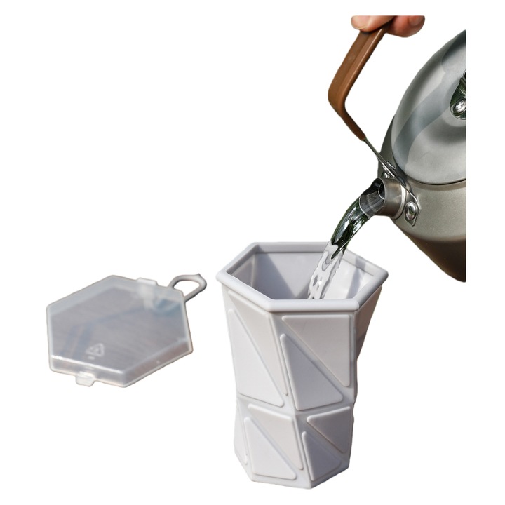 Практична, елегантна и екологична – сгъваемата чаша HSD-Tech от хранителен силикон е перфектният спътник за ежедневни дейности или приключения на открито