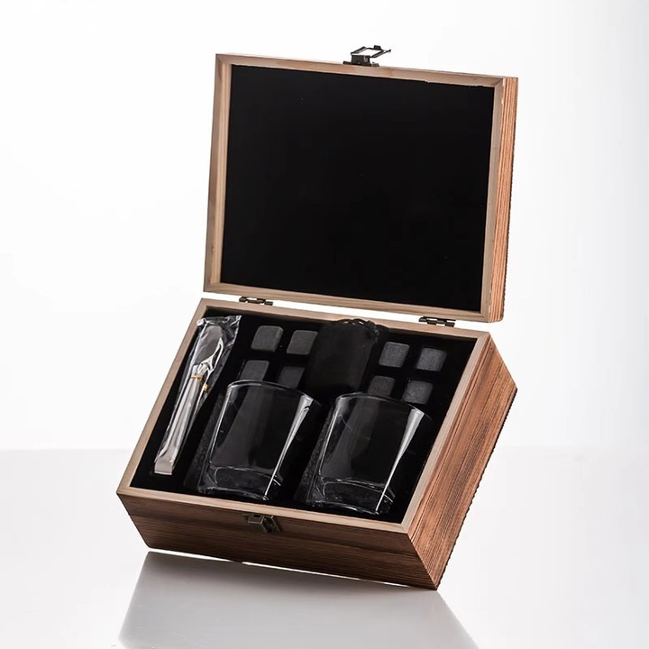 Set cadou whisky 2 pahare in cutie eleganta din lemn, House Of Gifts