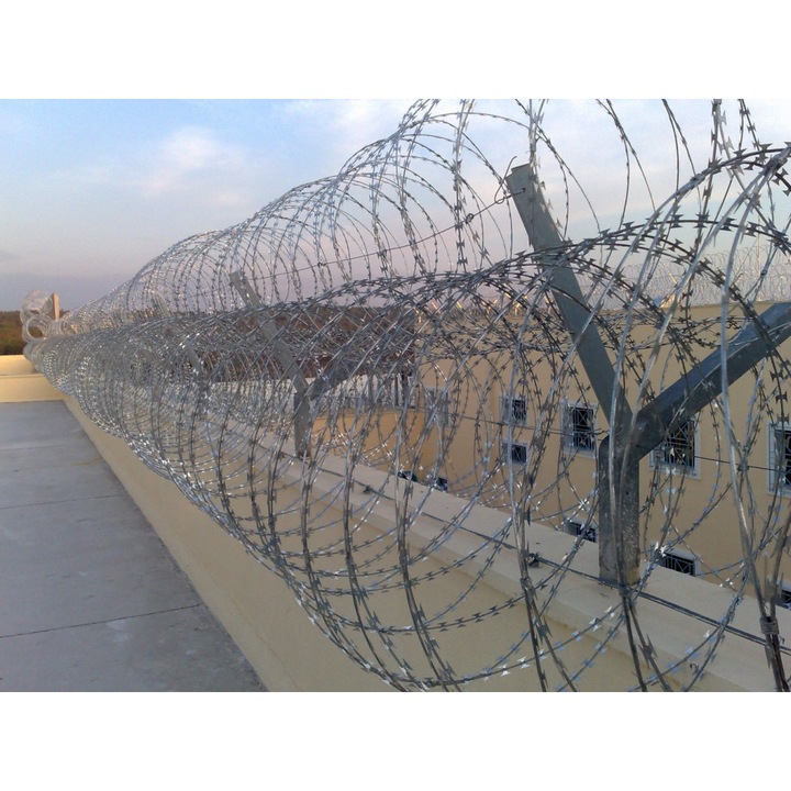 Sarma lamata concertina, tip NATO, 700 mm, rola 8-10 m, bariera perimetrala, protectie antiintrusi