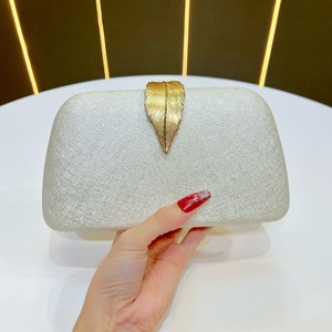 にの Geanta dama Longchamp Le Pliage ZX, design elegant, piele de vitel