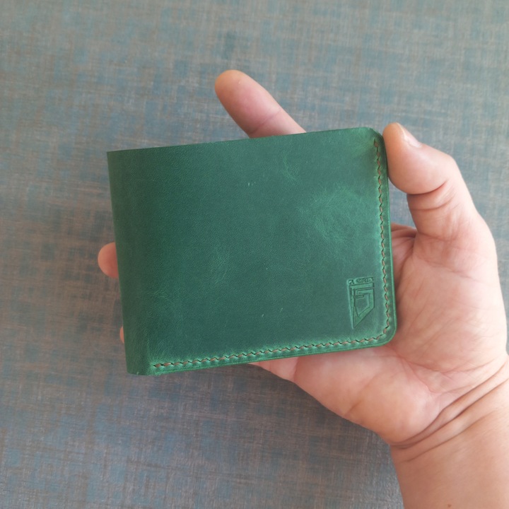 Portofel clasic lucrat si cusut manual din piele naturala