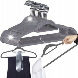 Umerase pentru haine si suporturi