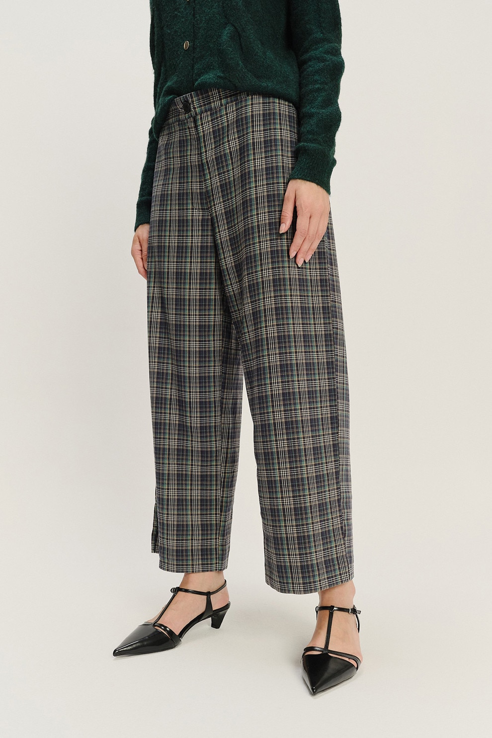 June, Pantaloni din amestec de in cu croiala ampla si model floral