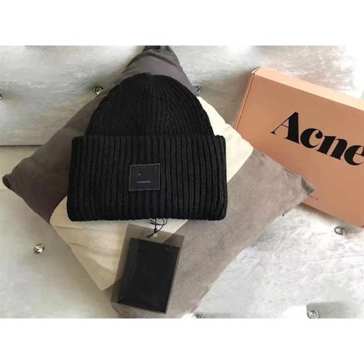 Caciula din lana pentru femei, model AC Smiley, neagra, conica, sezon rece, fara margine