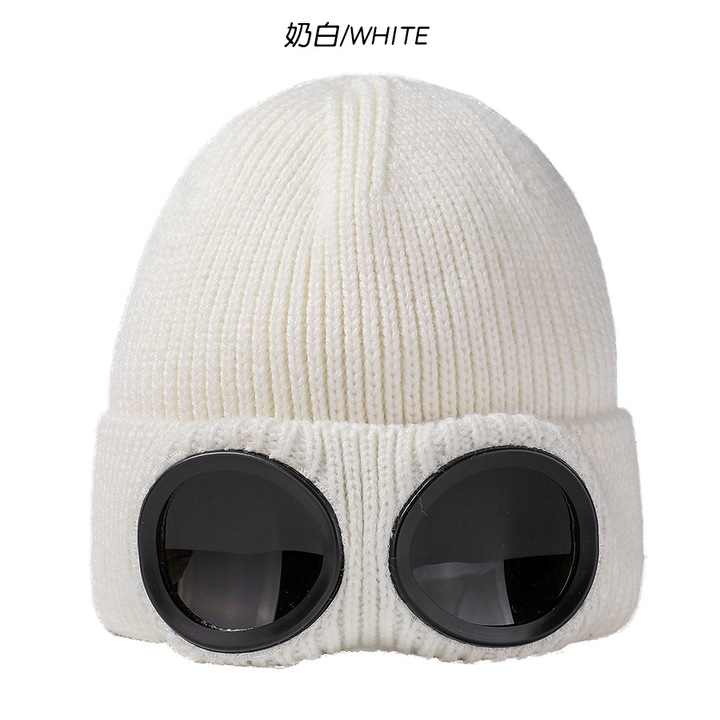 Caciula tricotata calduroasa pentru schi, alba, dimensiune 56-59cm, material acrilic, unisex