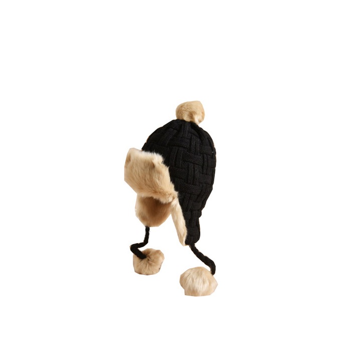 Caciula de iarna pentru femei, cu pompon si captuseala din blana sintetica, marime unica 55-59 cm, design versatil