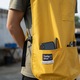 Sort de bucatarie profesional, Impermeabil si Anti-pete, Ideal pentru Gratar, Gradinarit, Pictura sau Cafenea, Curele Reglabile, Buzunare Mari, Unisex, Galben Mustar