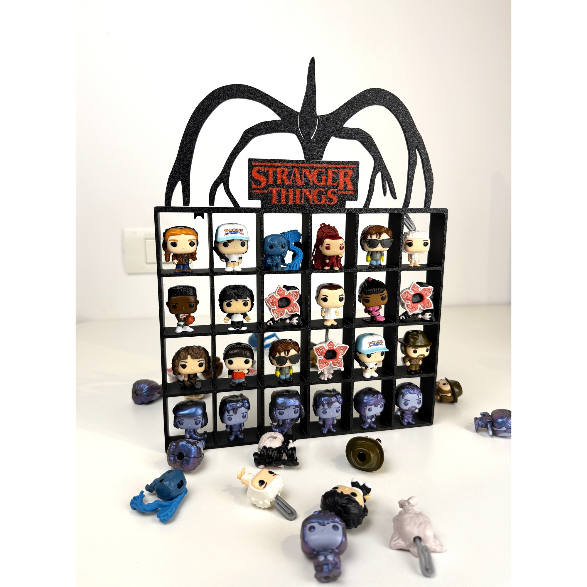 Suport Stranger Things Kinder Joy, plastic, capacitate 24 figurine