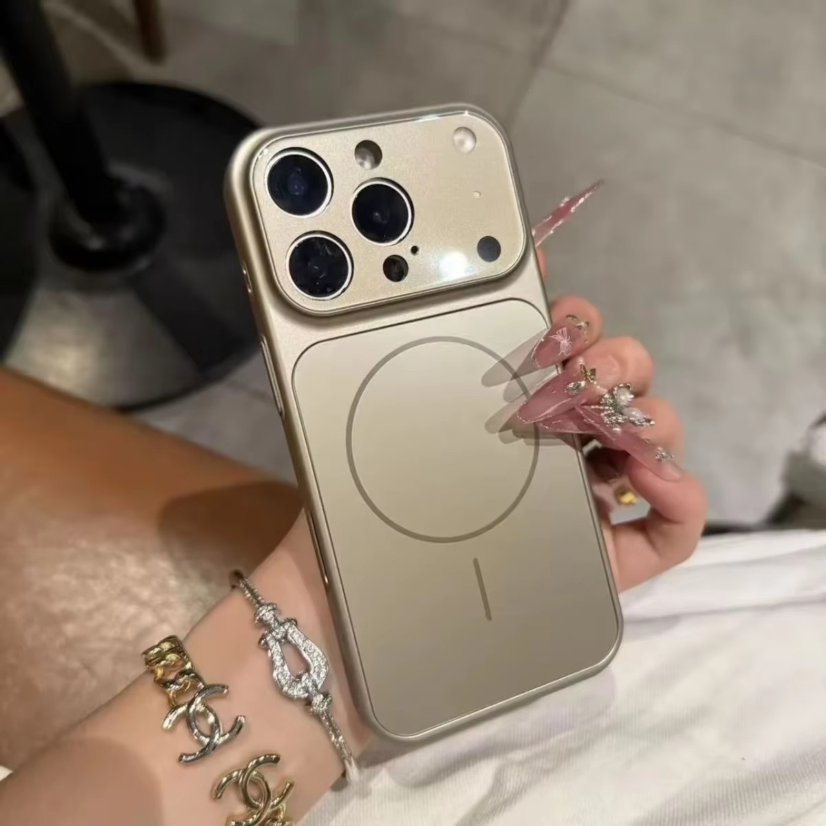 Husa Skin pentru Transformare iPhone 15 pro Max in iPhone 17 Pro Max – Design Premium, Compatibil MagSafe, Culoare Gri