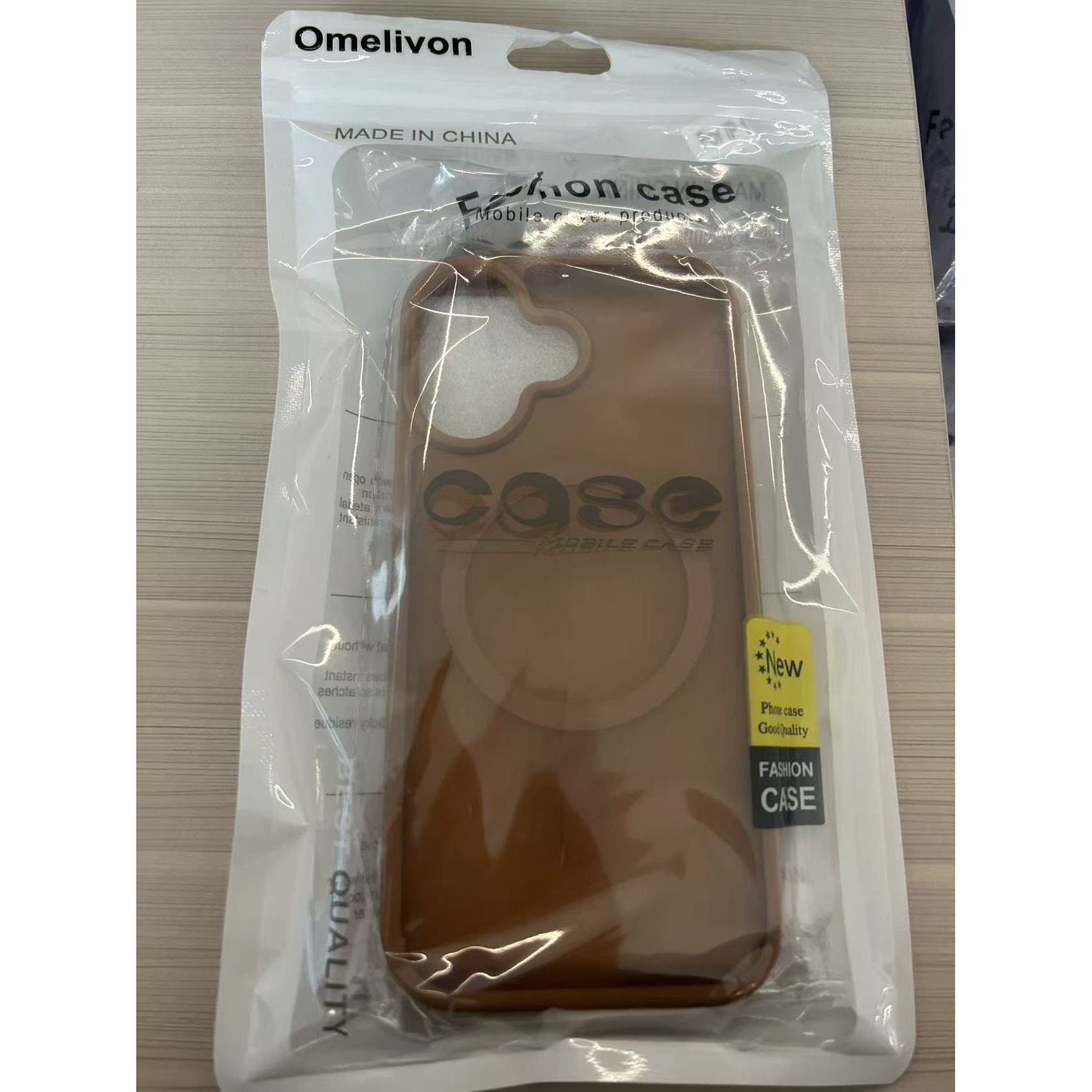 Husa de protectie pentru iPhone 17, Omelivon, MagSafe, Incarcare Wireless, Antisoc, Margini Ridicate pentru Protectia Ecranului si a Camerelor, Maro