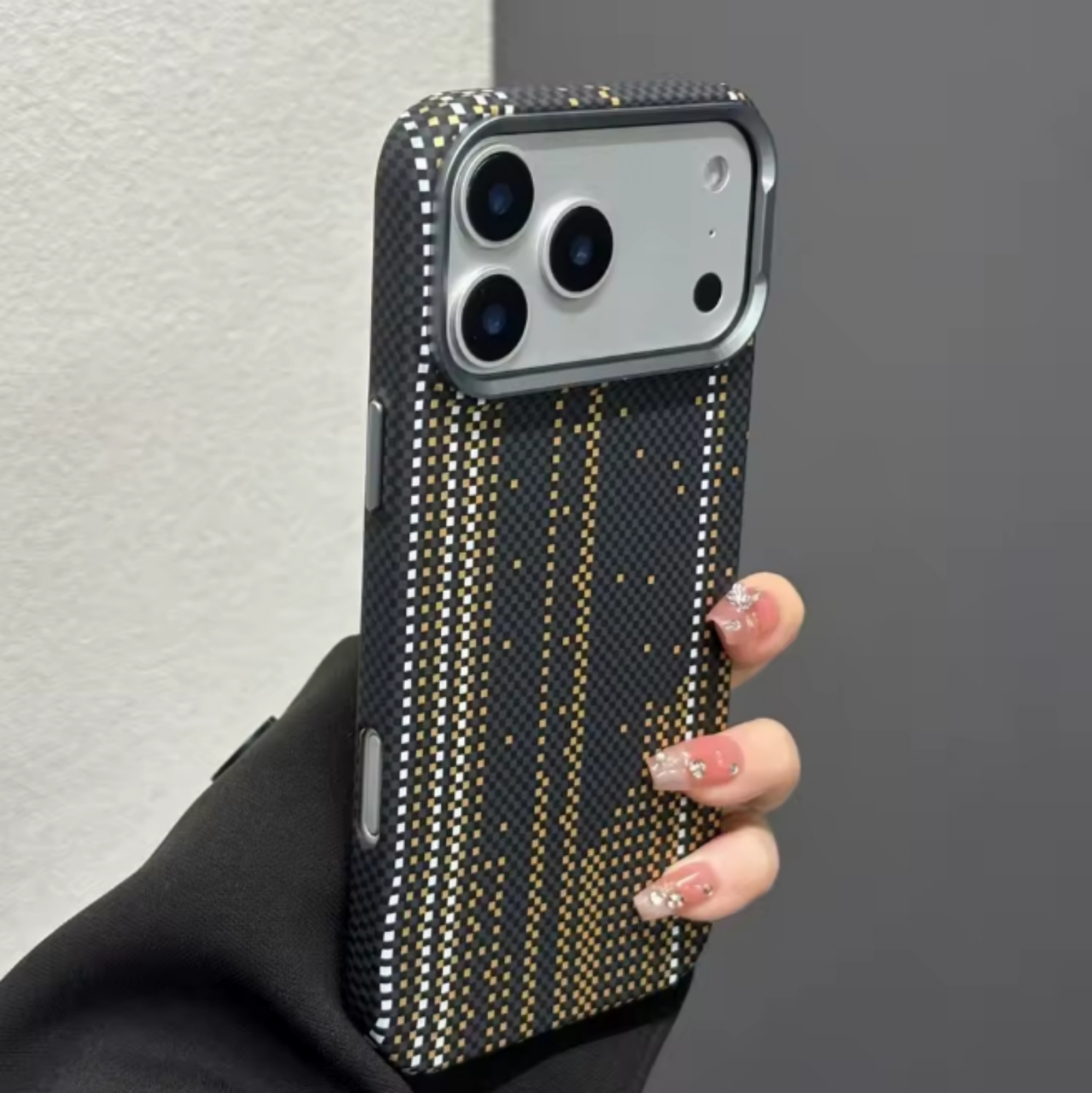 Husa Premium pentru iPhone 17 Pro, Policarbonat, Efect fosforescent, functie MagSafe, Ultra Slim, Neagra