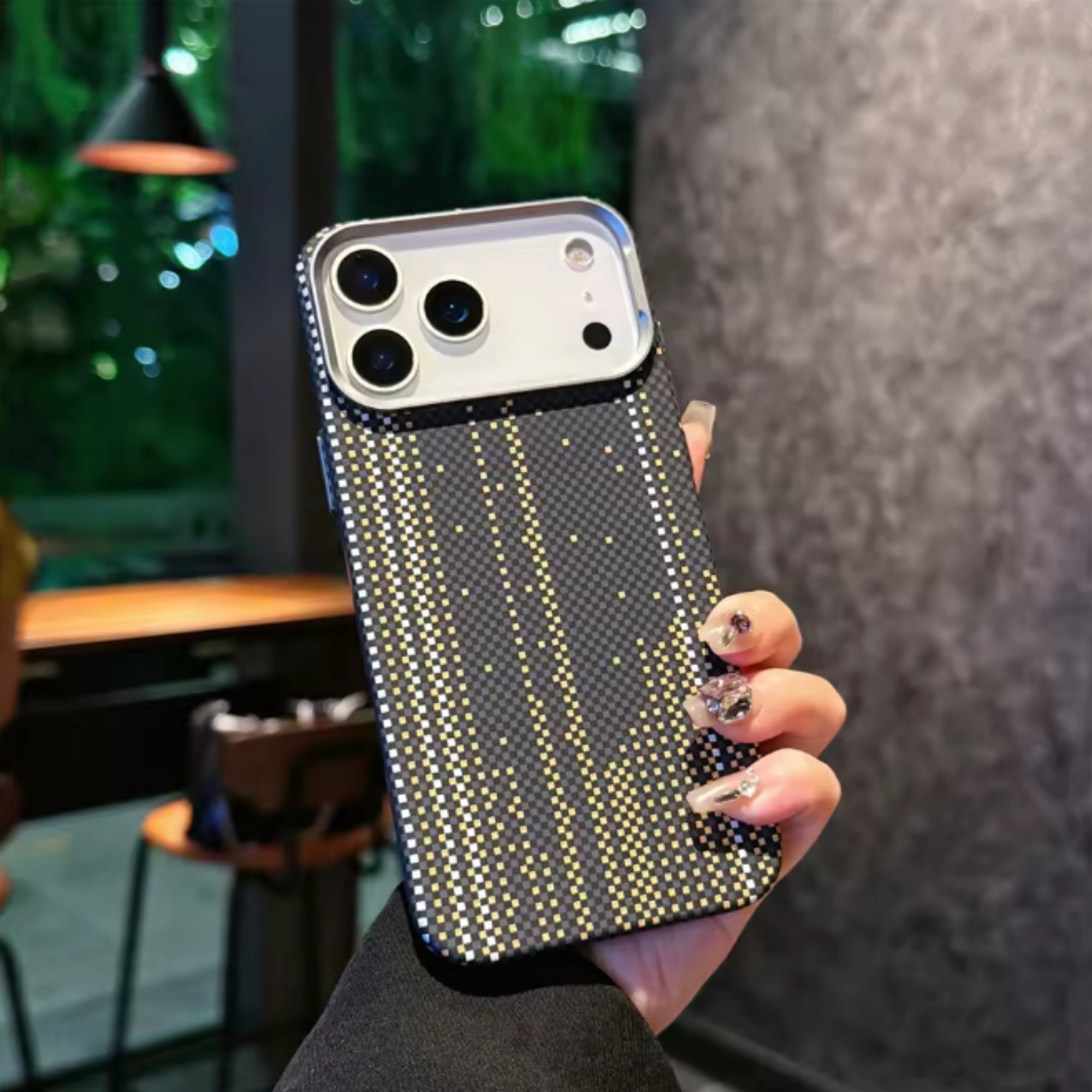 Husa Premium pentru iPhone 17 Pro, Policarbonat, Efect fosforescent, functie MagSafe, Ultra Slim, Neagra