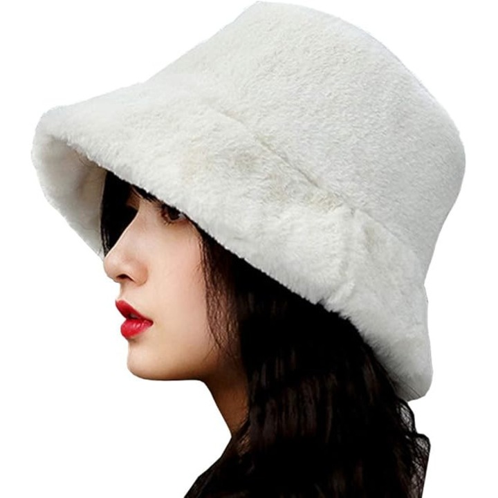 Női sapka, műszőrmével bélelt, fehér, téli