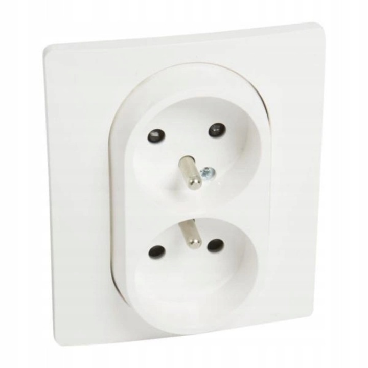 Двоен контакт Legrand Niloe Бял 2x2P+Z Комплект