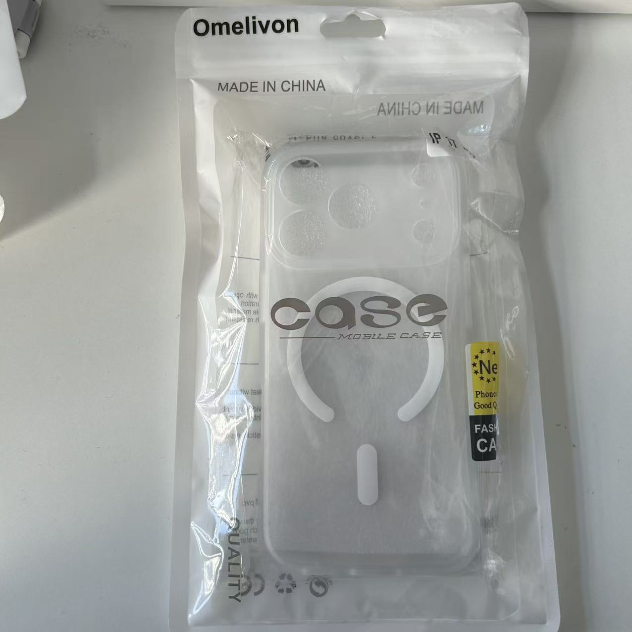 Husa de protectie pentru iPhone 17 Pro, Omelivon, MagSafe, Protectie completa, Anti-Soc, Decupaje Precise, Incarcare Wireless, Alb Transparent