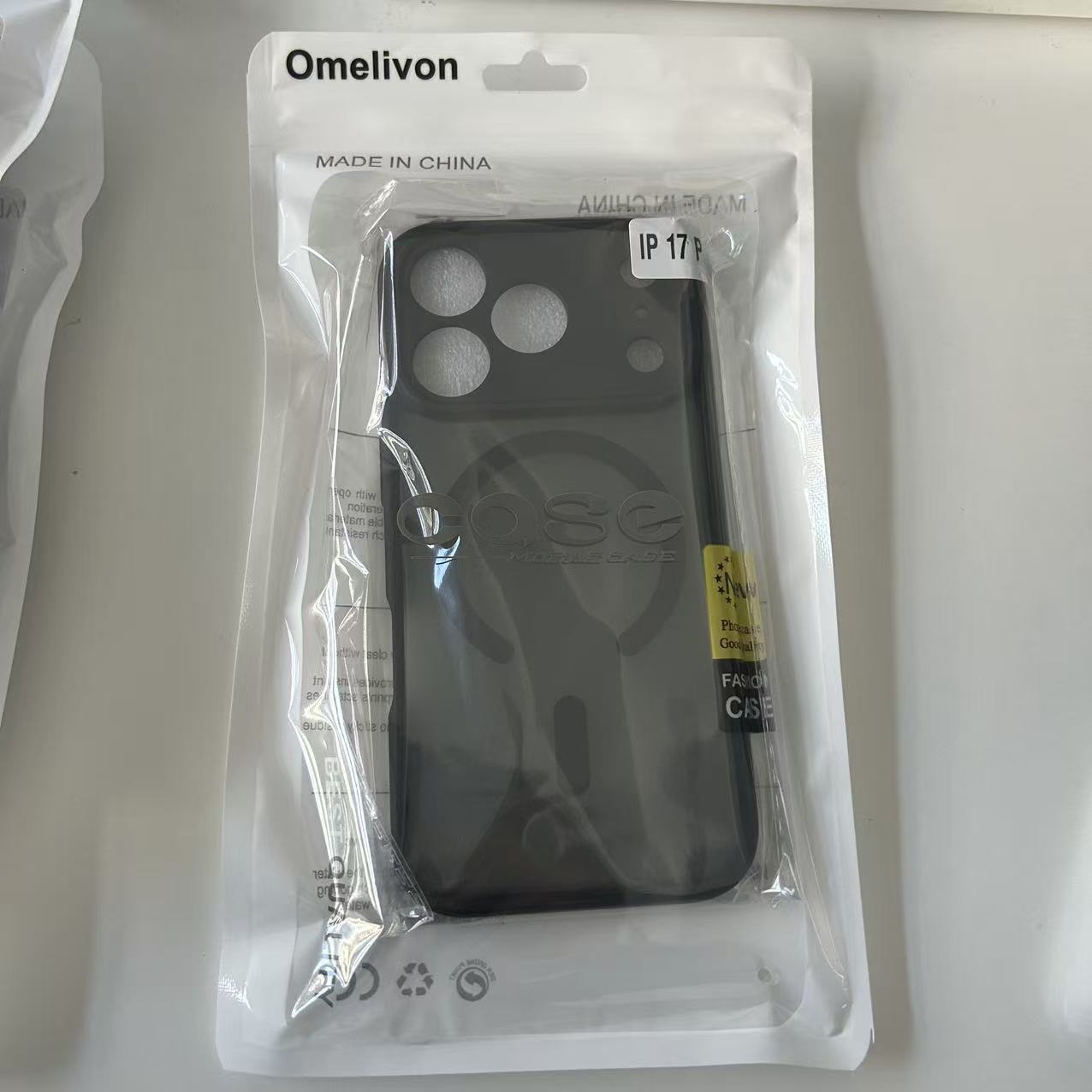 Husa de protectie pentru iPhone 17 Pro, Omelivon, MagSafe, Protectie completa, Anti-Soc, Decupaje Precise, Incarcare Wireless, Negru