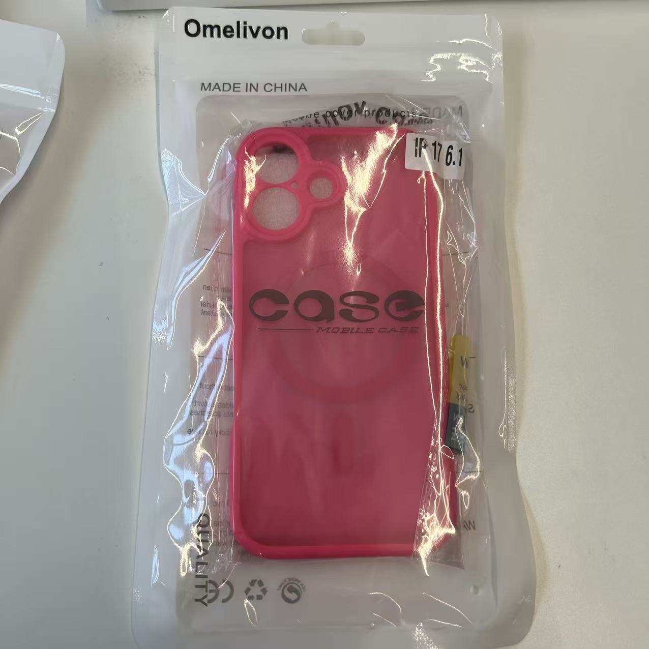 Husa de protectie pentru iPhone 17, Omelivon, MagSafe, Protectie completa, Anti-Soc, Decupaje Precise, Incarcare Wireless, Roz aprins