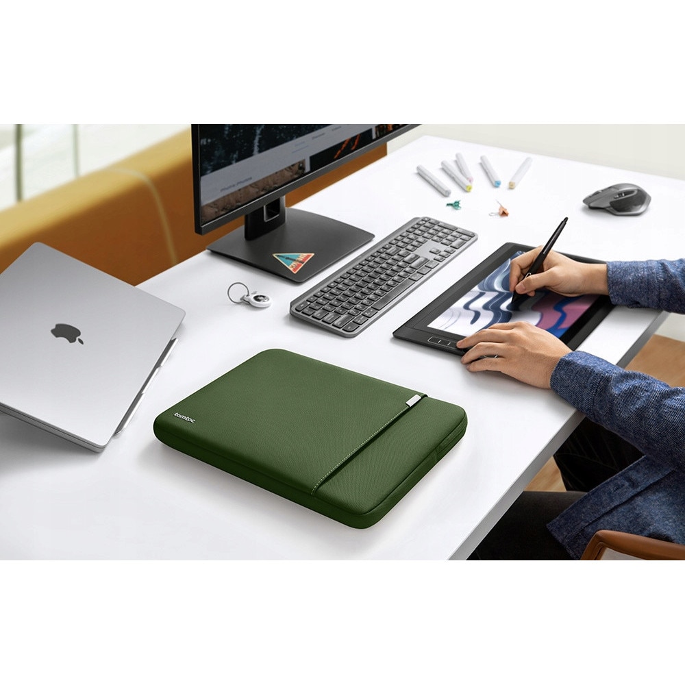 Etui laptop tomtoc 14" Defender-A13, verde, dimensiuni 31,3x22,1x1,5cm, set cu buzunar pentru accesorii