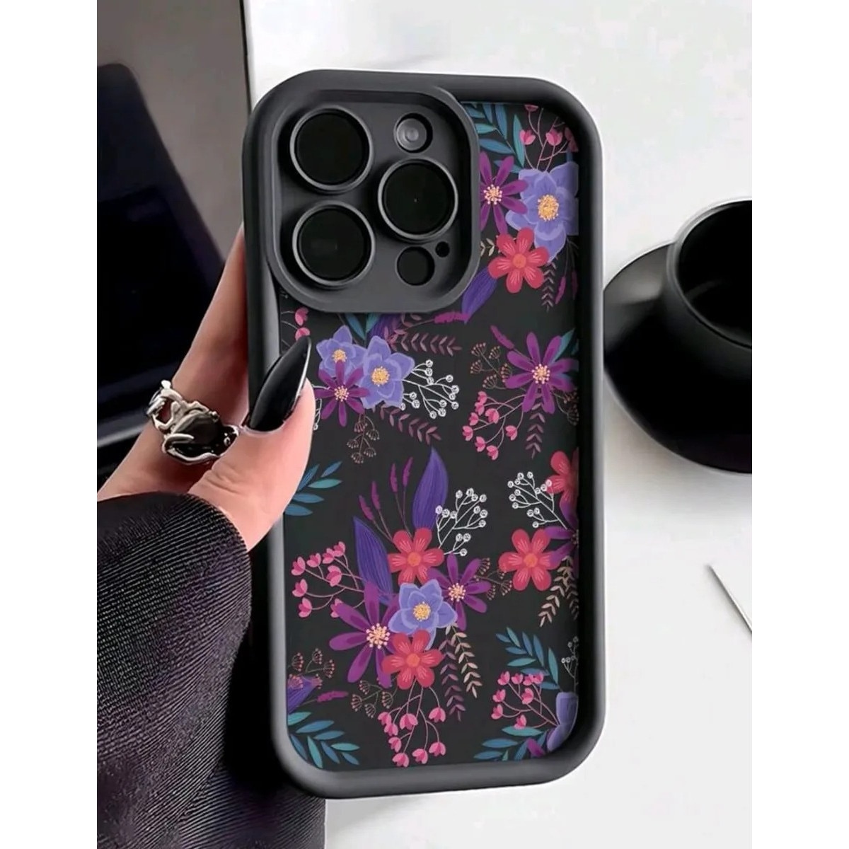 Husa de Protectie, Husa telefon compatibila iPhone 16 Pro, Anti Shock 1.5MM, flori albastre si albe, Protectie camera, ecran si colturi
