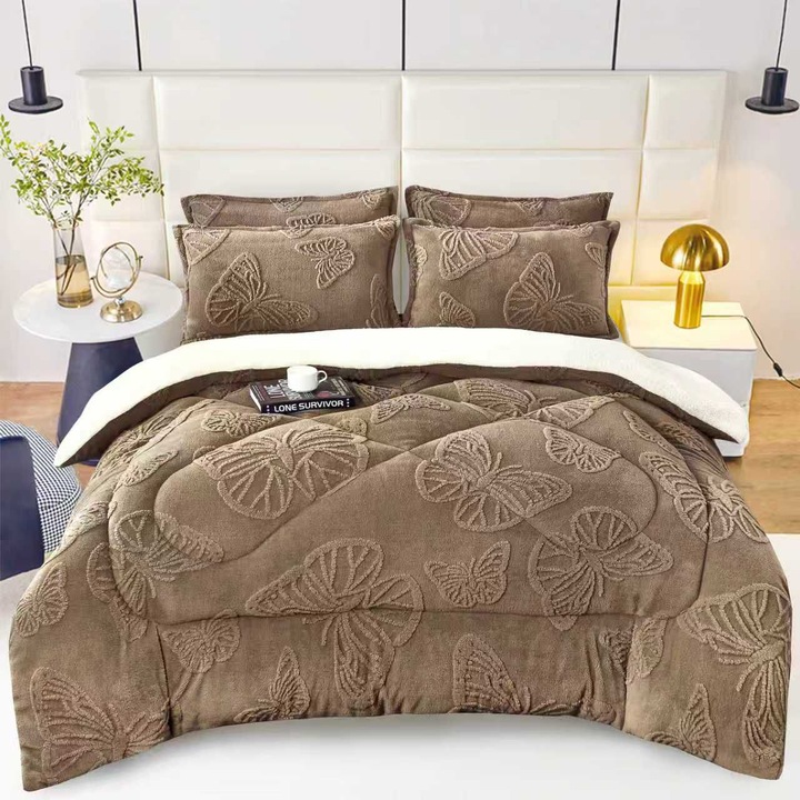 Set Pilota cu Blanita Cocolino, 3 Piese, pentru Pat Dublu, 200x230cm, cu 2 Fete de Perna Incluse, Model cu Fluturi in Relief, Culoare Maro
