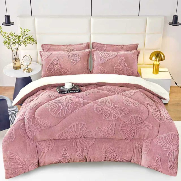Set Pilota cu Blanita pentru Pat Dublu, 3 Piese, Model cu Fluturi in Reflief, 200x230cm, Material Cocolino Premium, cu 2 Fete de Perna Incluse, Culoare Roz