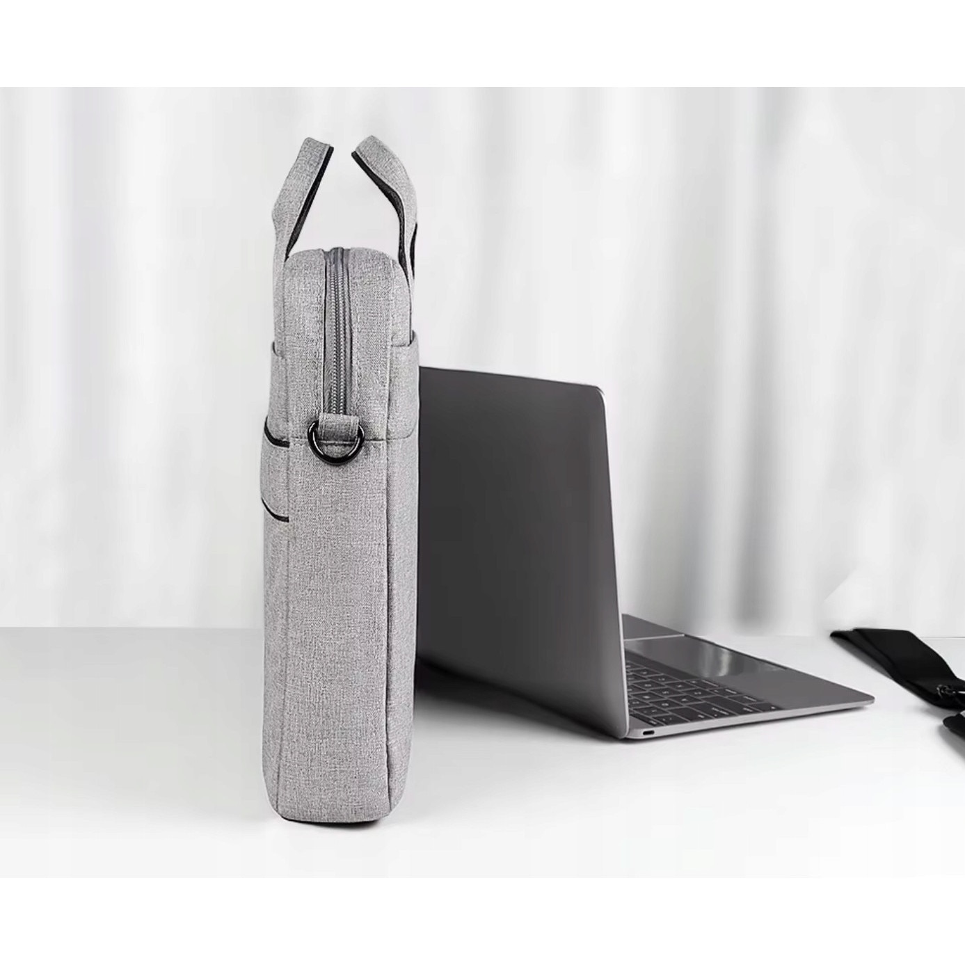 Geanta laptop DKM, 15-17 inch, impermeabila, cu curea reglabila, 40x29x4,5cm
