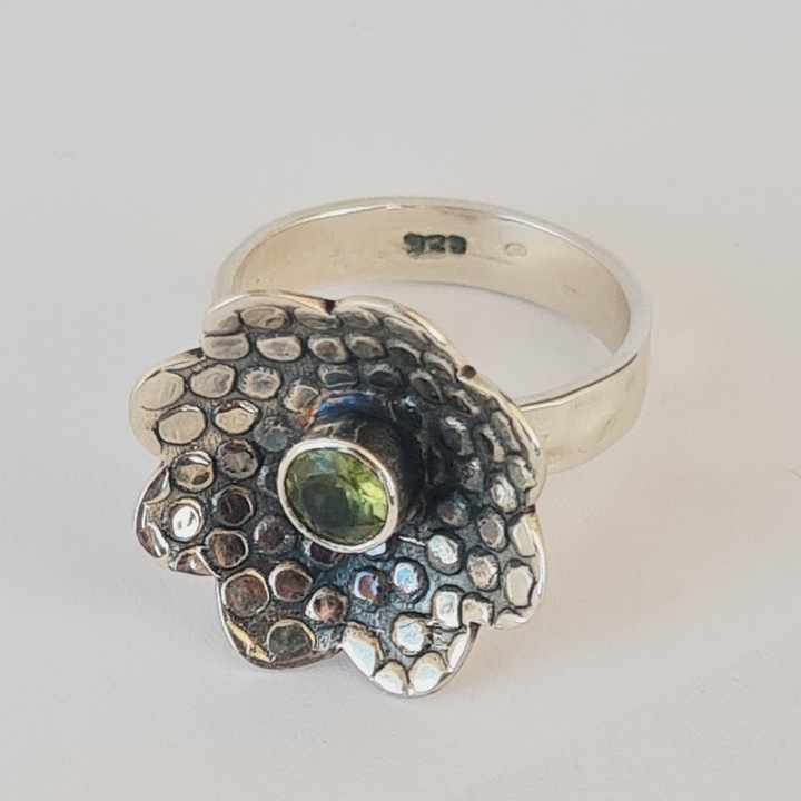 Inel de argint 925, argint patinat, cu piatra peridot, peridot Cairo A, dimensiune 17.3mm(US7), cu pietre naturale semipretioase