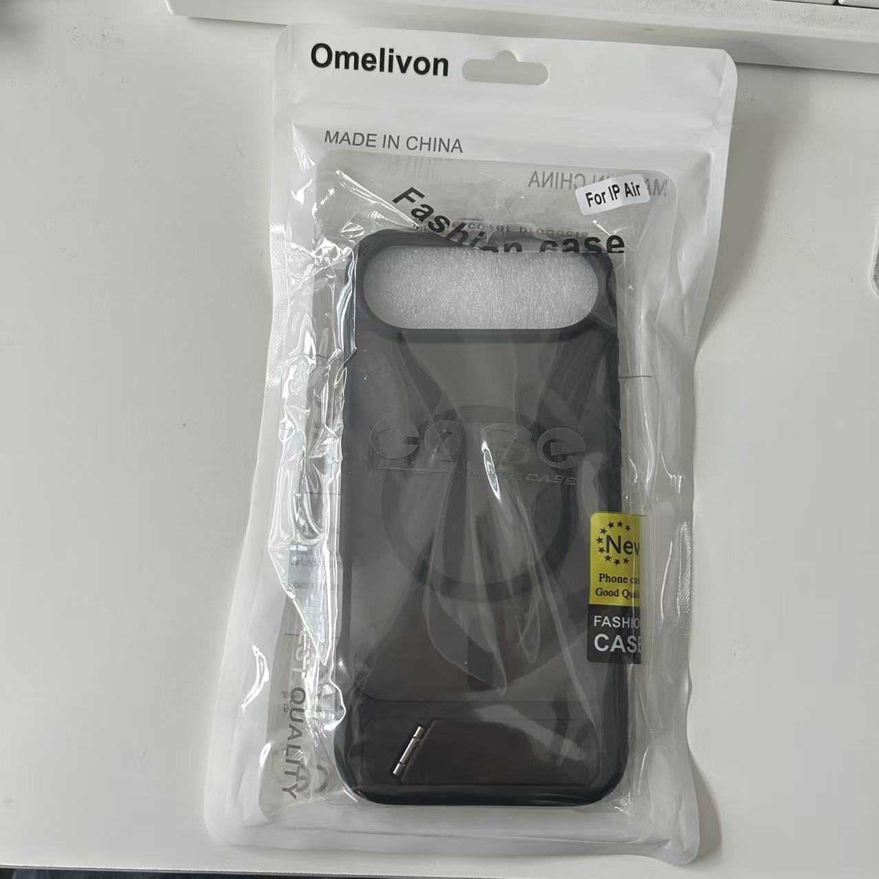 Husa de protectie pentru iPhone 17 Air, Omelivon, MagSafe, cu Suport ajustabil, Margini ridicate pentru protectia ecranului, Anti-Soc, Decupaje Precise, Incarcare Wireless, Spate Semitransparent, Negru