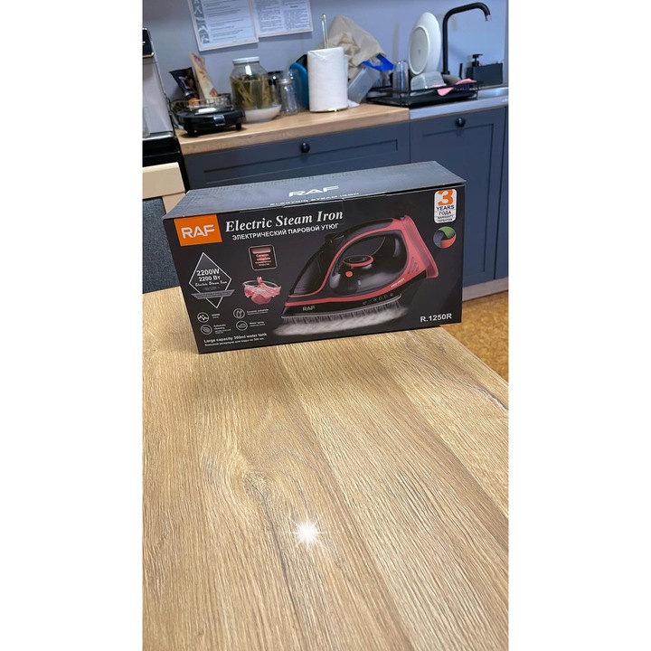 Fier de calcat cu abur Lewer, 2200 W, talpa ceramica, 300 ml, 32x12x14cm