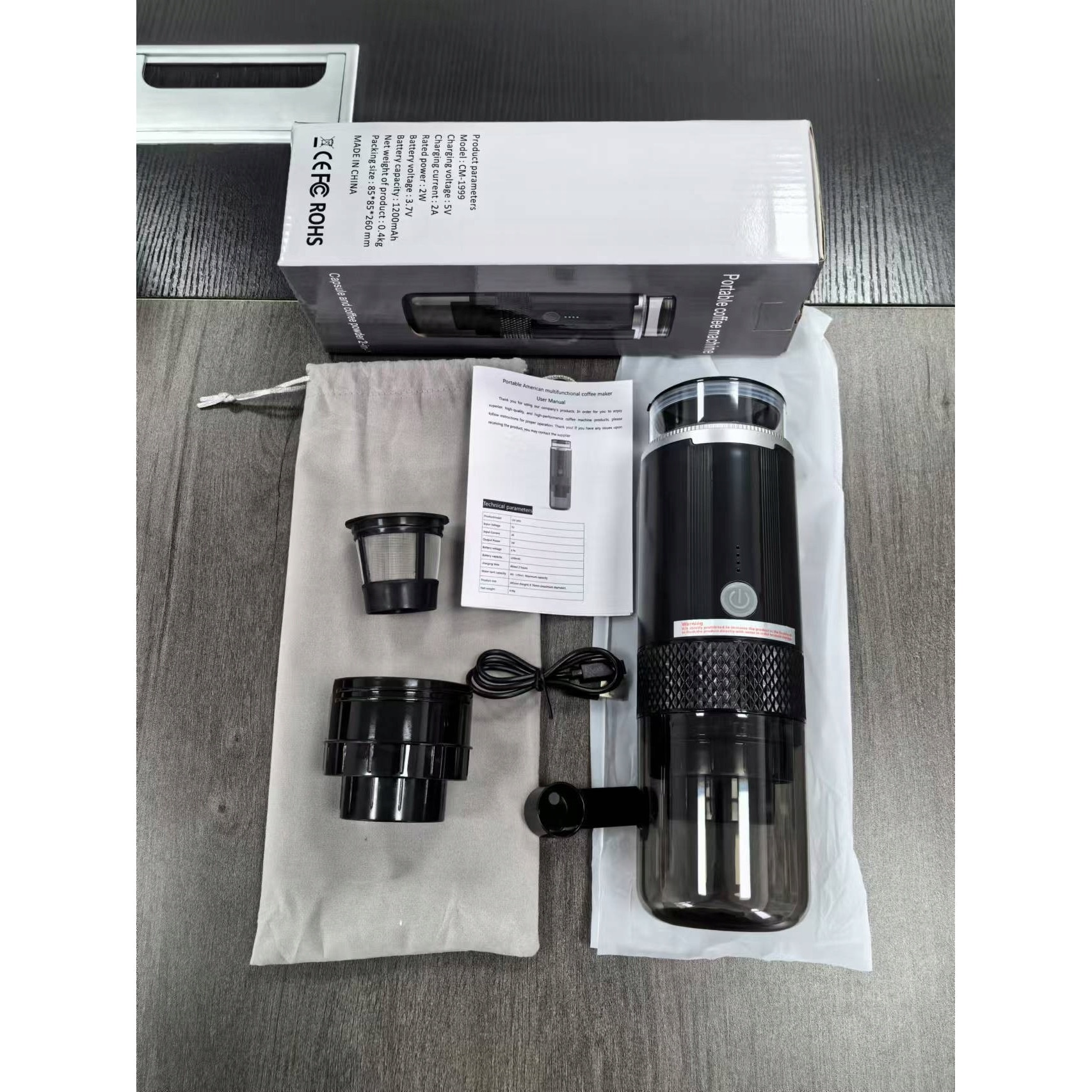 Cafetiere electrica portabila, model CM-1999, capacitate 1200mAh, neagra, dimensiuni 7,6x7,6x24,5cm, set complet.