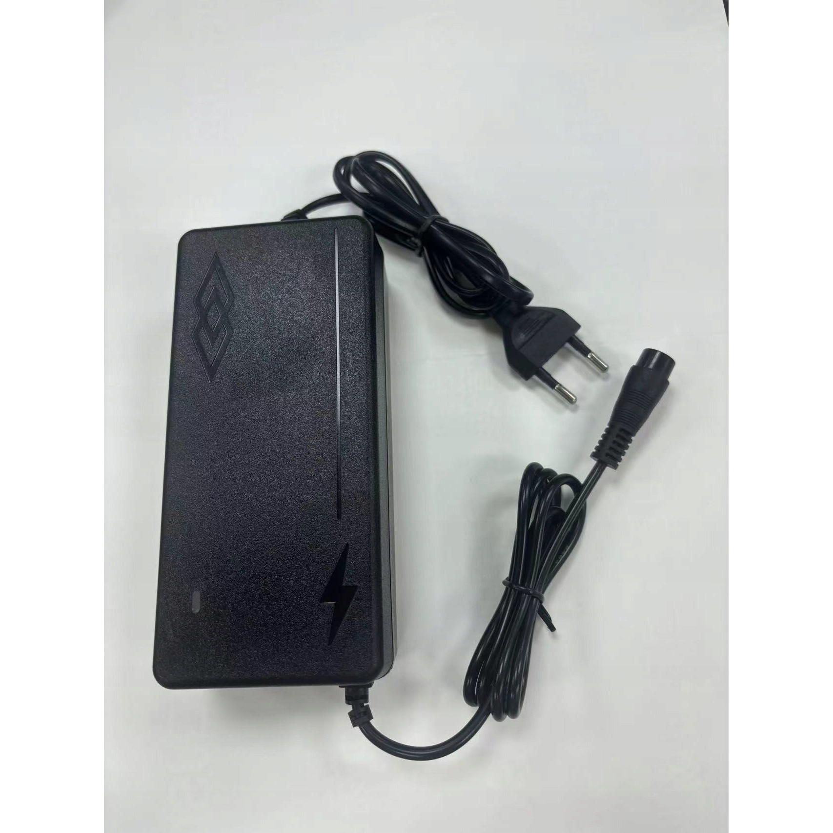 Chargeur 48V / 54,6V 2A LP16 Premium Chargeur 48V / 54,6V 2A LP16 Premium