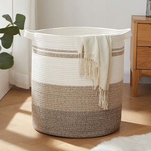 Cos de depozitare din bambus, 80L, cu capac si 2 manere, 60x42,5x32cm