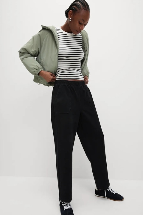 Marks & Spencer, Pantaloni de trening crop cu croiala conica, Negru stins